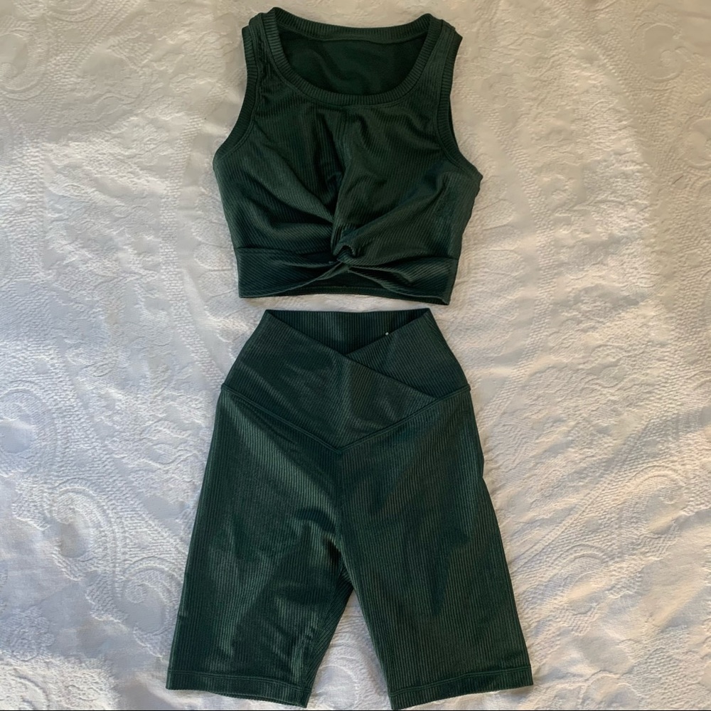 Aerie Offline biker shorts and top set size small NWT ribbed metallic green